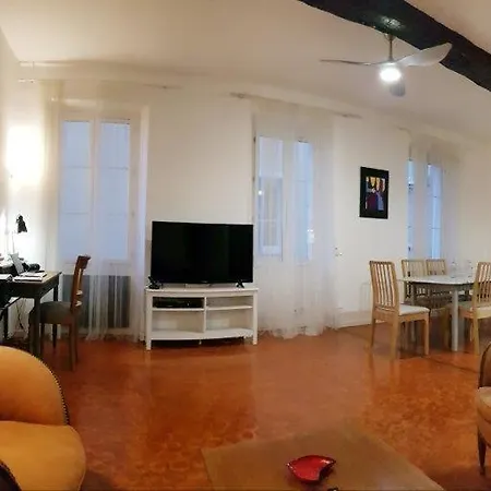 T4 Centre Historique Apartament *